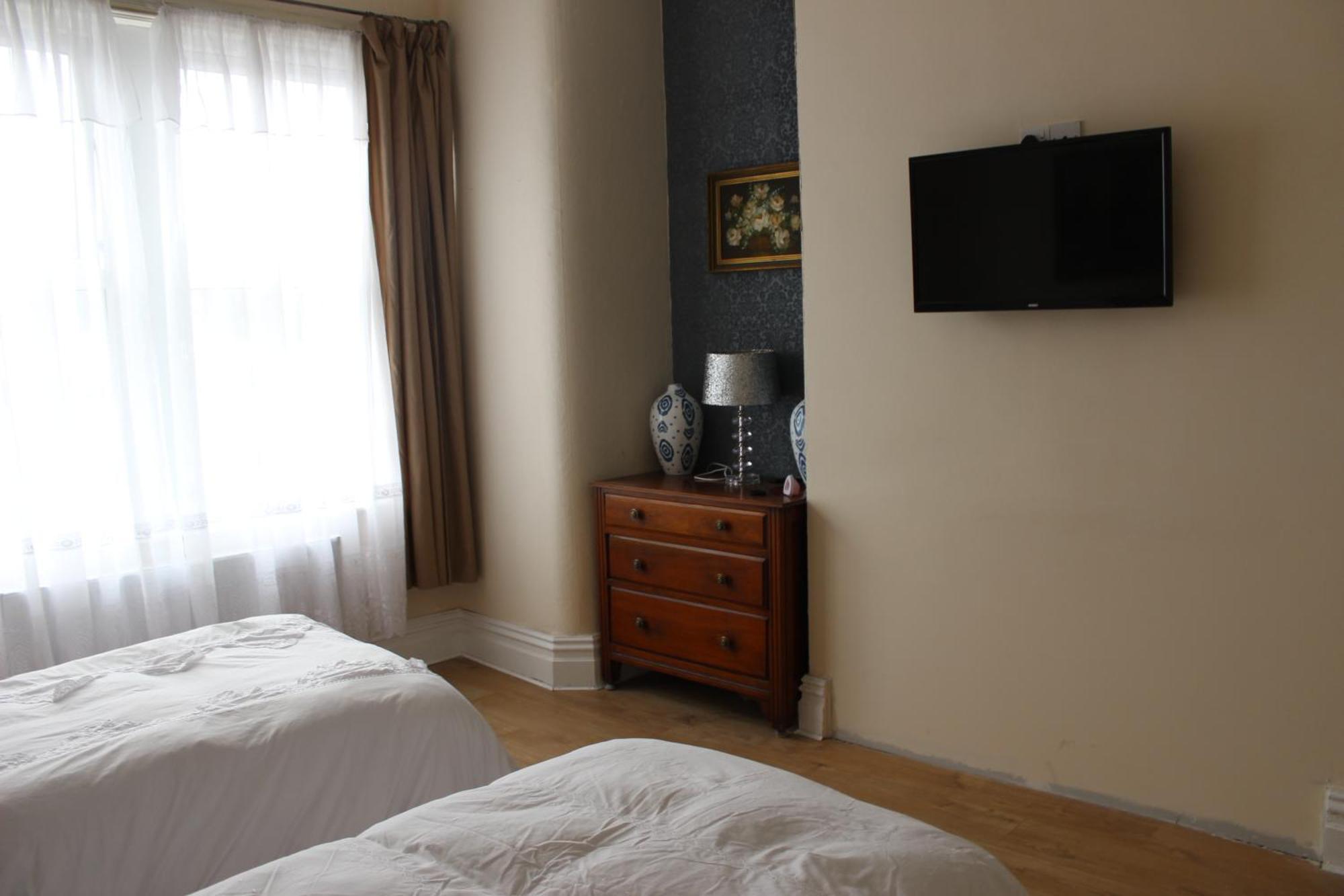 Mother-In-Law Guest House Hotel Leeds 利兹 外观 照片
