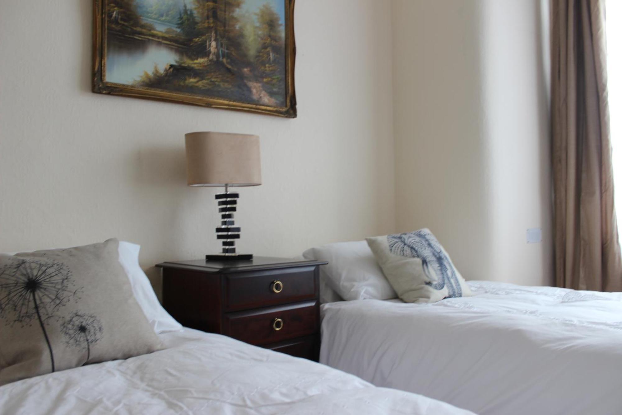 Mother-In-Law Guest House Hotel Leeds 利兹 外观 照片